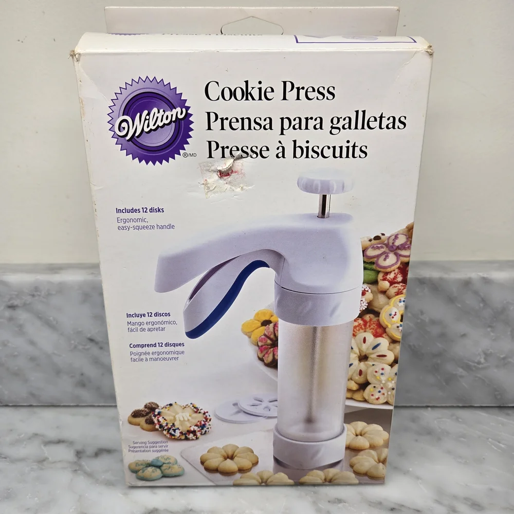 Wilton Comfort Grip COOKIE PRESS‎ 12-Discs Ergonomic Easy Squeeze Handle  Sealed